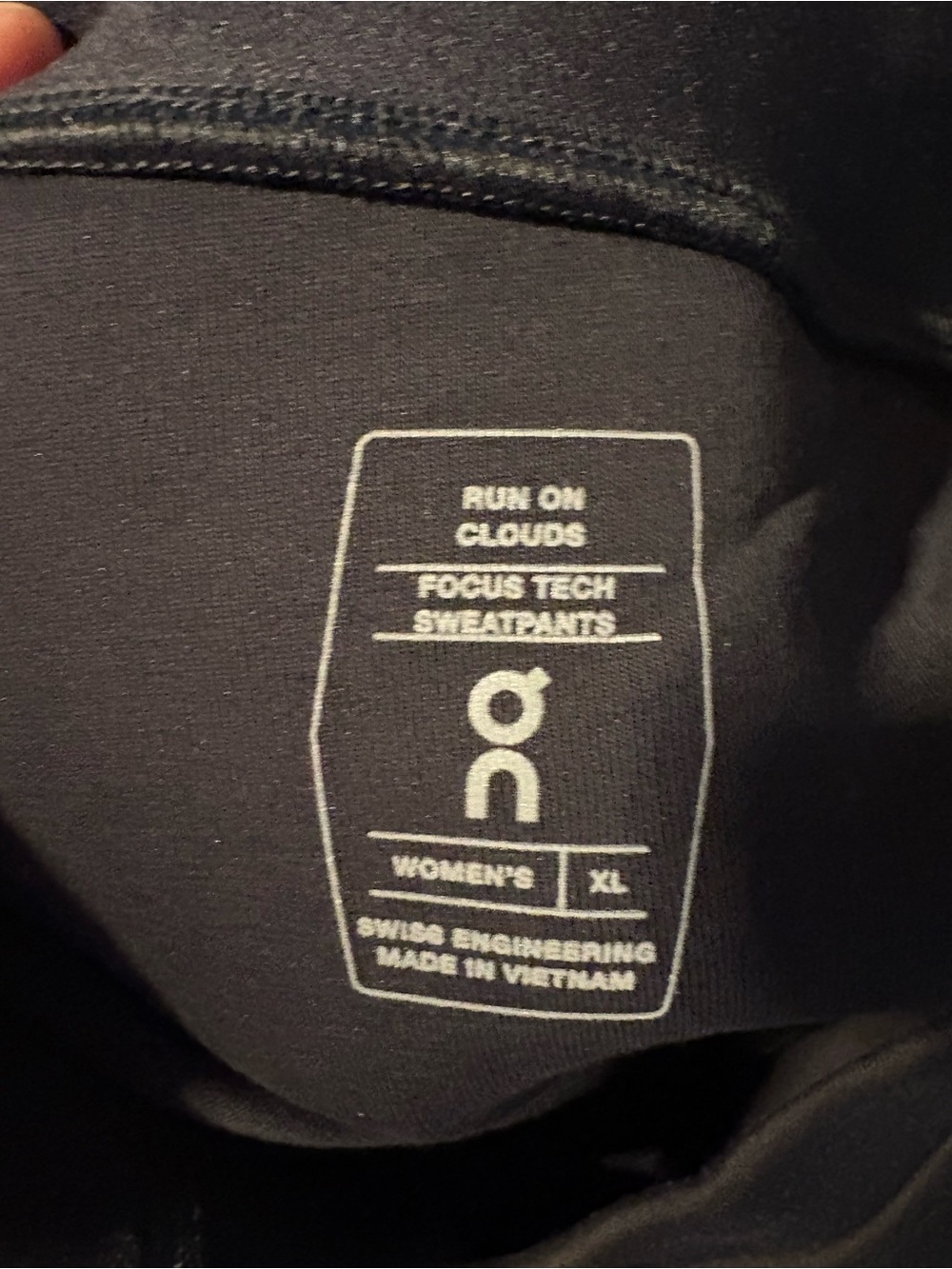 On Running Women’s Size XL Focus Tech Sweatpants in Black NWT! - Picture 10 of 14